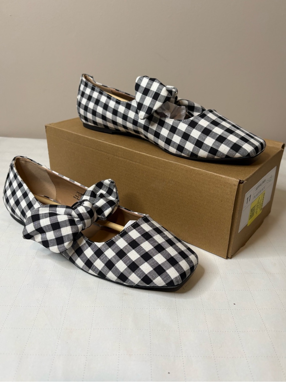 Journee Collection sz 11 Black & White Women's Seralinn Mary Jane Flats NIB (46)
